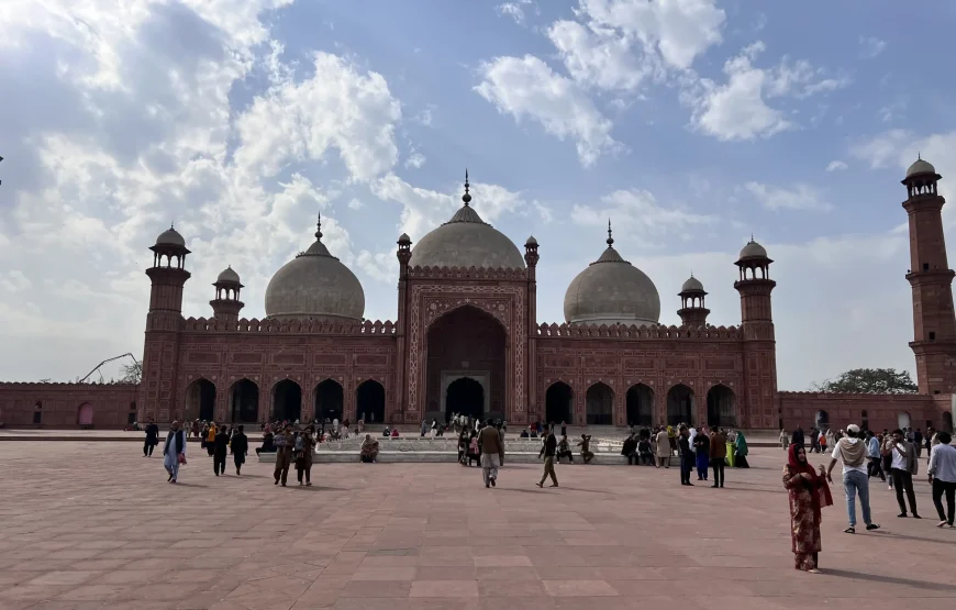 1-Day Lahore Heritage Tour with Wagah Border Ceremony
