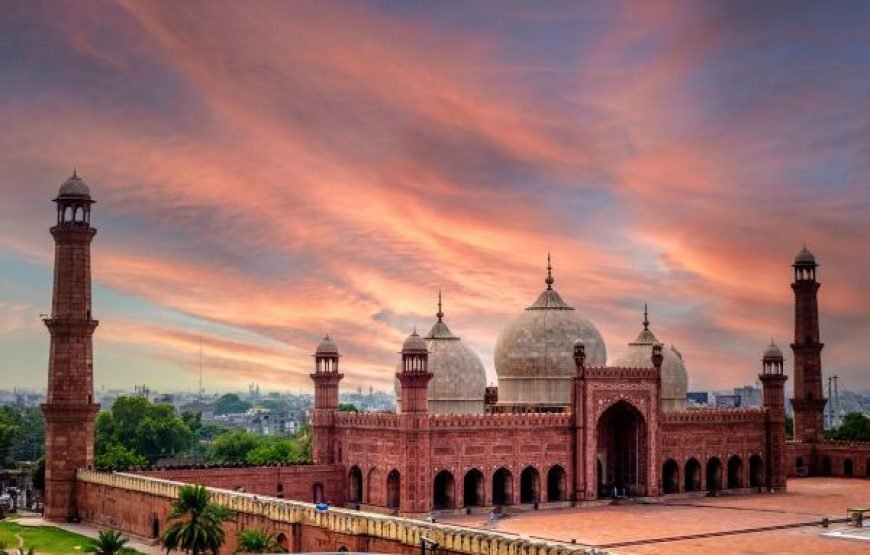 1-Day Lahore Heritage Tour with Wagah Border Ceremony