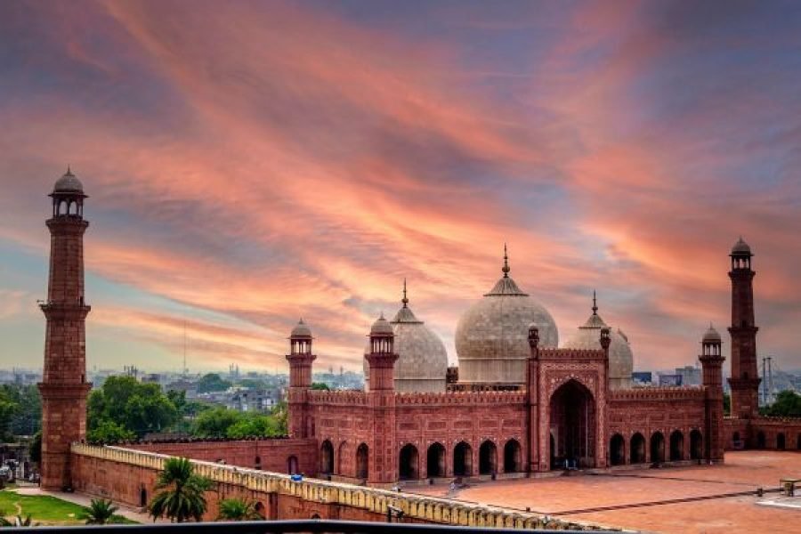 1-Day Lahore Heritage Tour with Wagah Border Ceremony