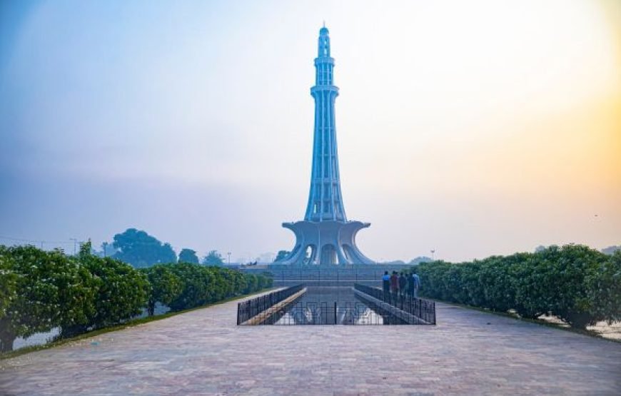 1-Day Lahore Heritage Tour with Wagah Border Ceremony