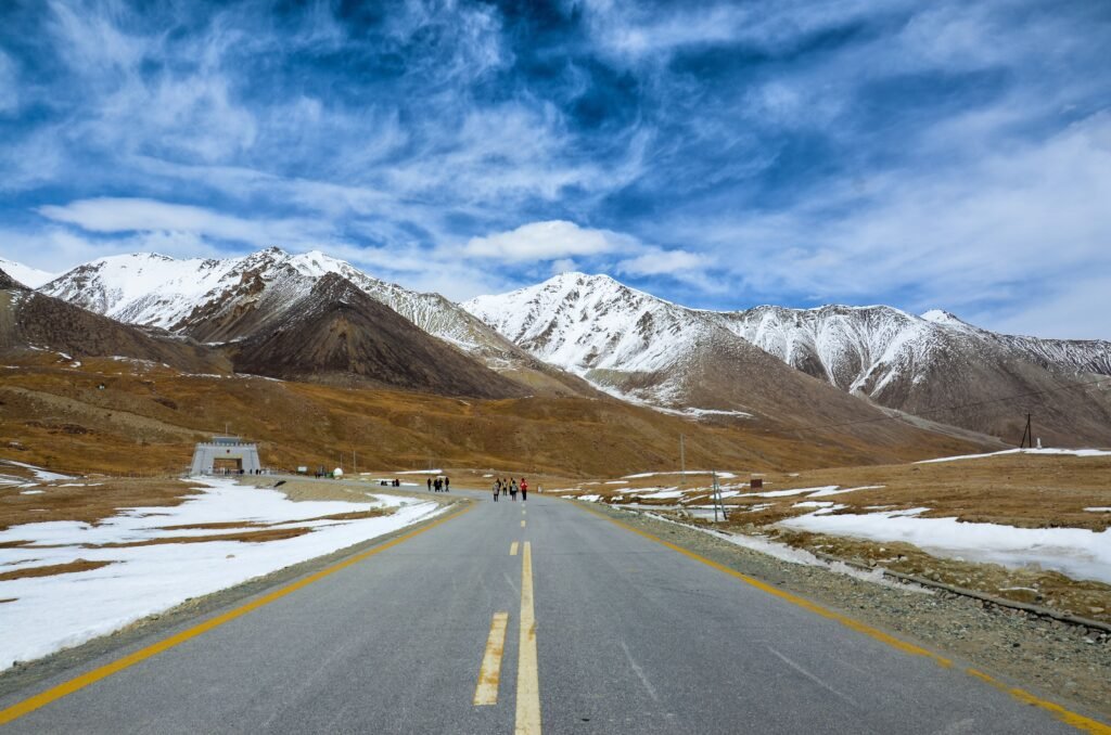 Northern Pakistan valley scenery – travel and trekking destination